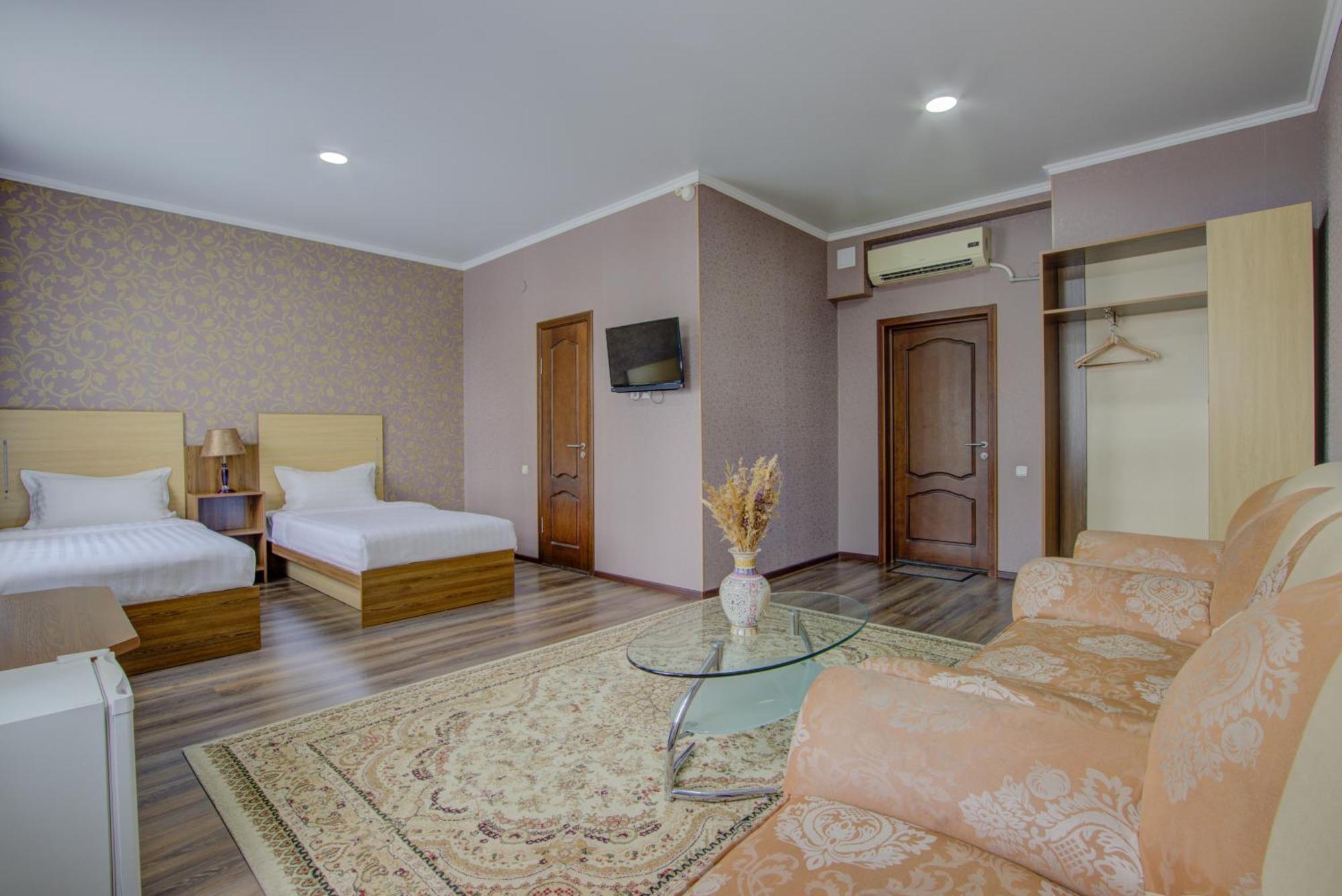 Shah Palace Hotel Bișkek Exterior foto