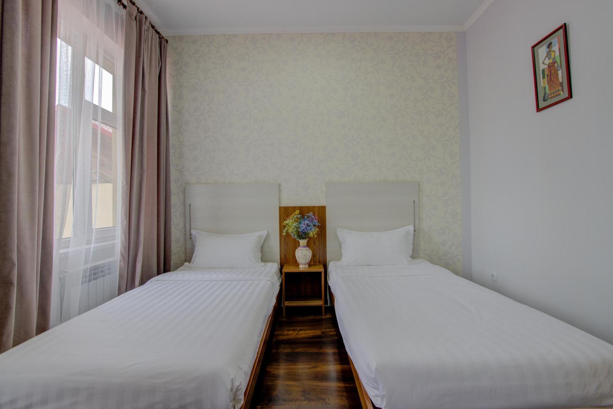 Shah Palace Hotel Bișkek Exterior foto