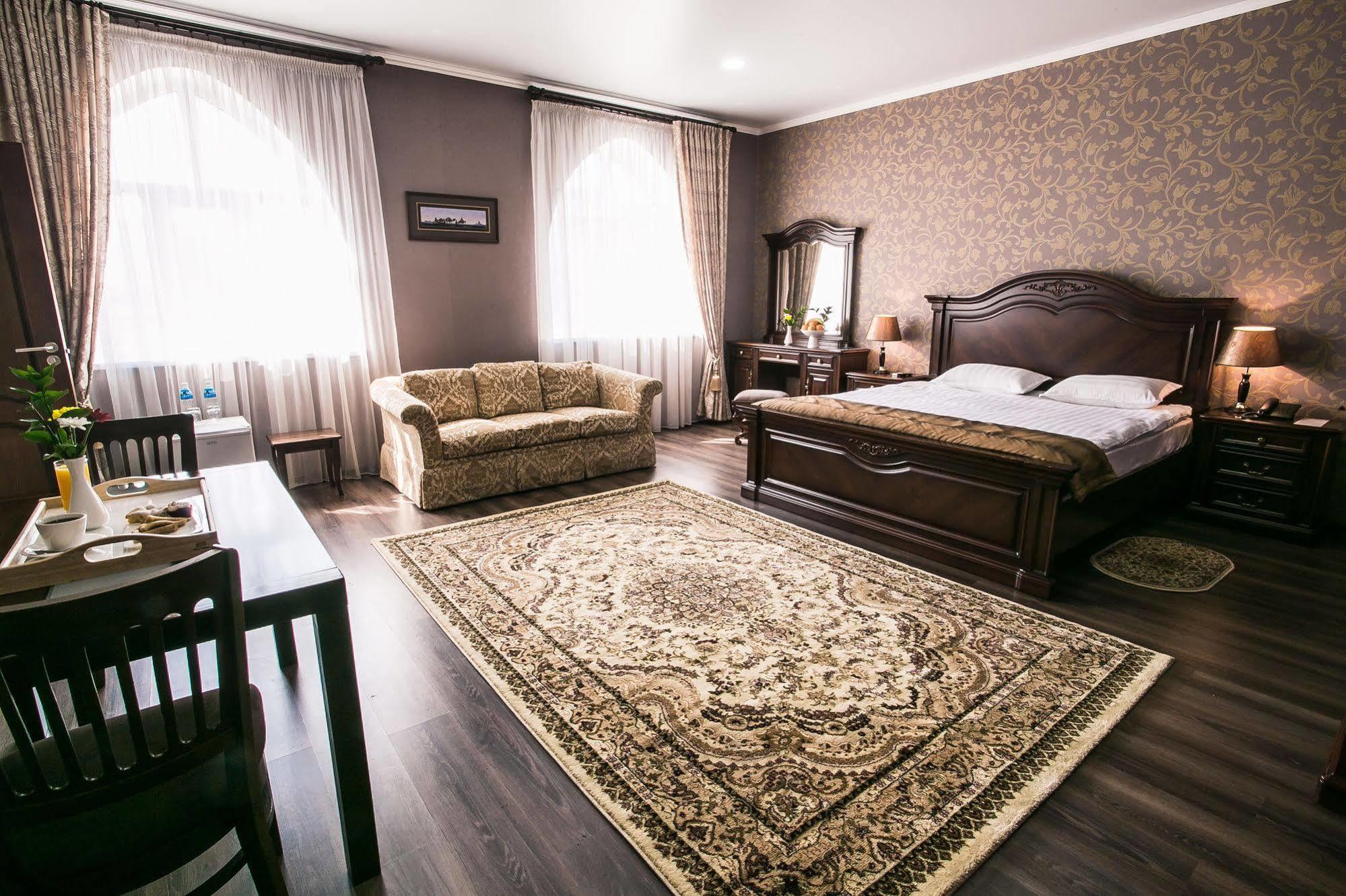 Shah Palace Hotel Bișkek Exterior foto